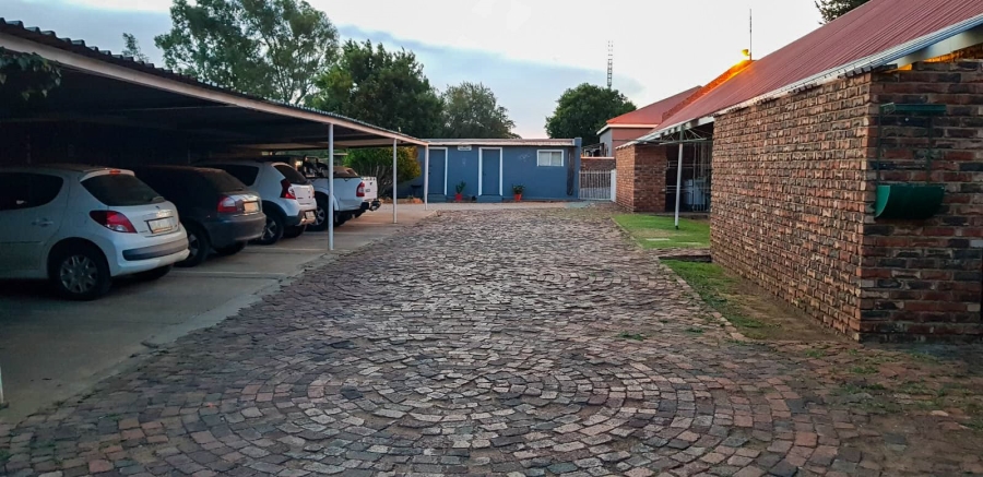  Bedroom Property for Sale in Wilkoppies North West